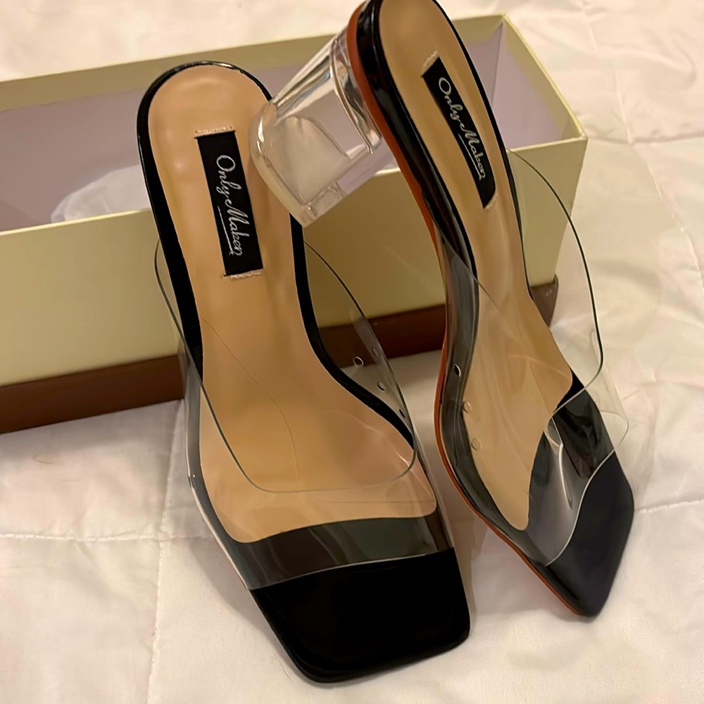 Clear black shoe with square toe